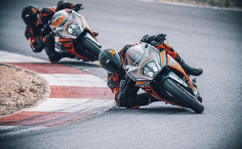KTM RC 390 Bild 15: KTM RC 390