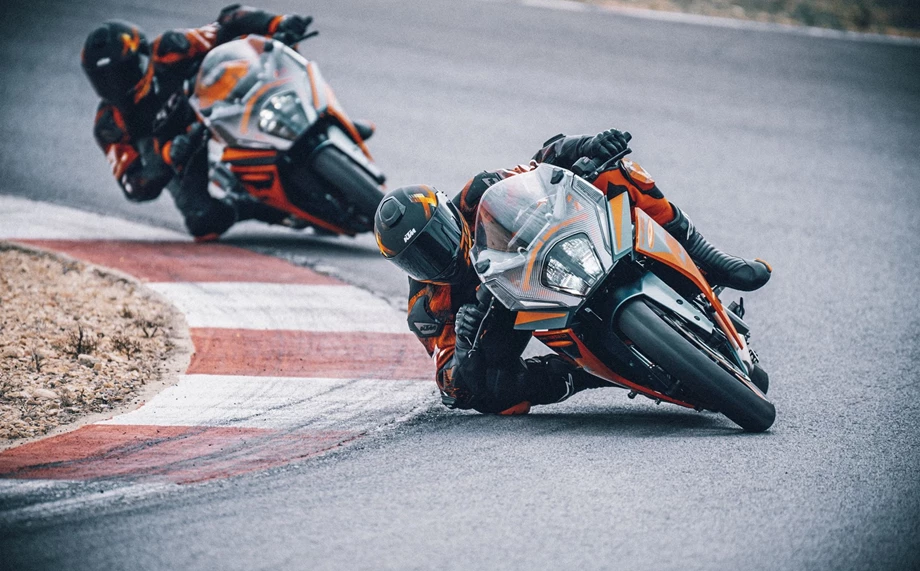 KTM RC 390 Bild 15: KTM RC 390