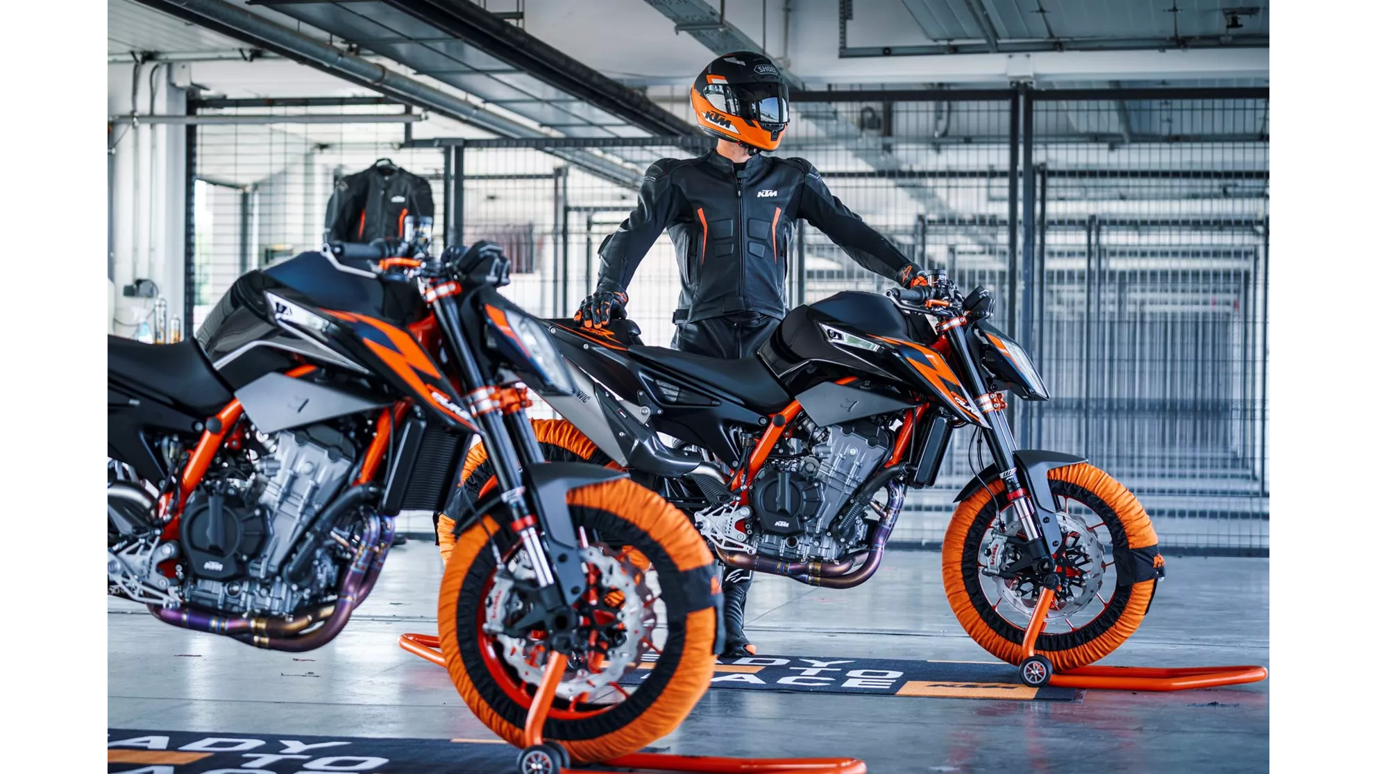 KTM 890 Duke R - Image 3 KTM 890 Duke R - Image 3