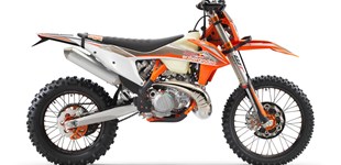 KTM 250 EXC-F Sixdays 2022 vs KTM 300 EXC TPI Erzberg Edition 2022
