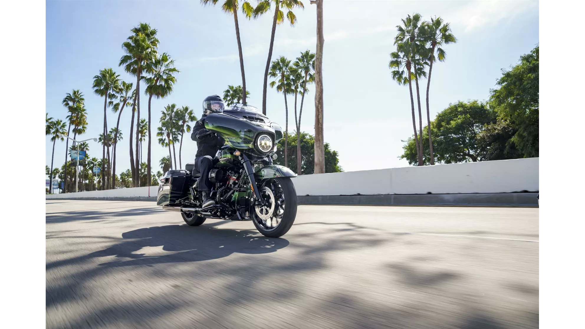 Harley-Davidson CVO Street Glide FLHXSE - Image 2 Harley-Davidson CVO Street Glide FLHXSE - Image 2