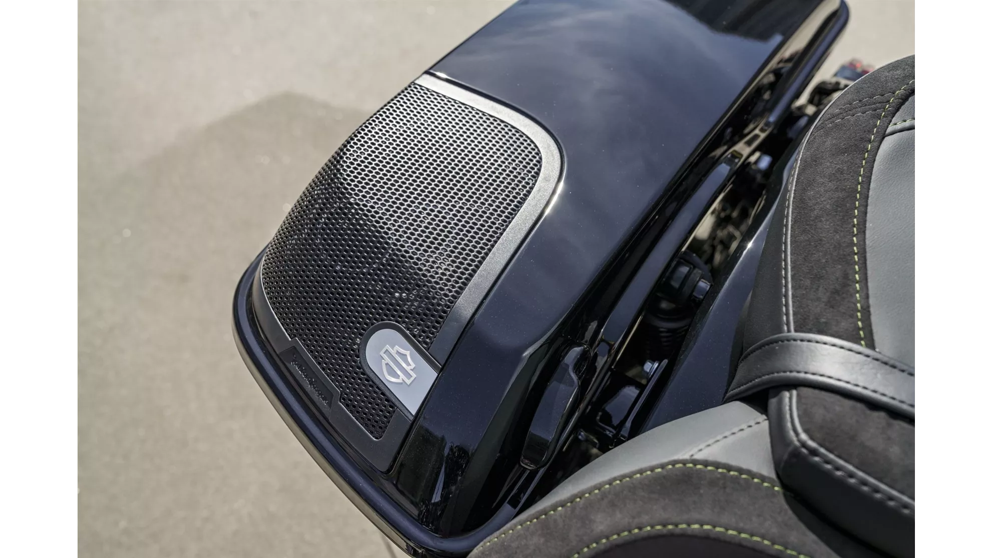 Harley-Davidson CVO Street Glide FLHXSE - Image 9 Harley-Davidson CVO Street Glide FLHXSE - Image 9