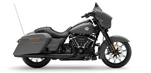 Harley-Davidson Touring Street Glide Special FLHXS 2022 vs Harley-Davidson Touring Street Glide Special FLHXS 2017