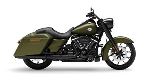 Harley-Davidson Touring Road King Special FLHRXS 2022 vs Harley-Davidson Softail Street Bob 114 FXBBS 2024