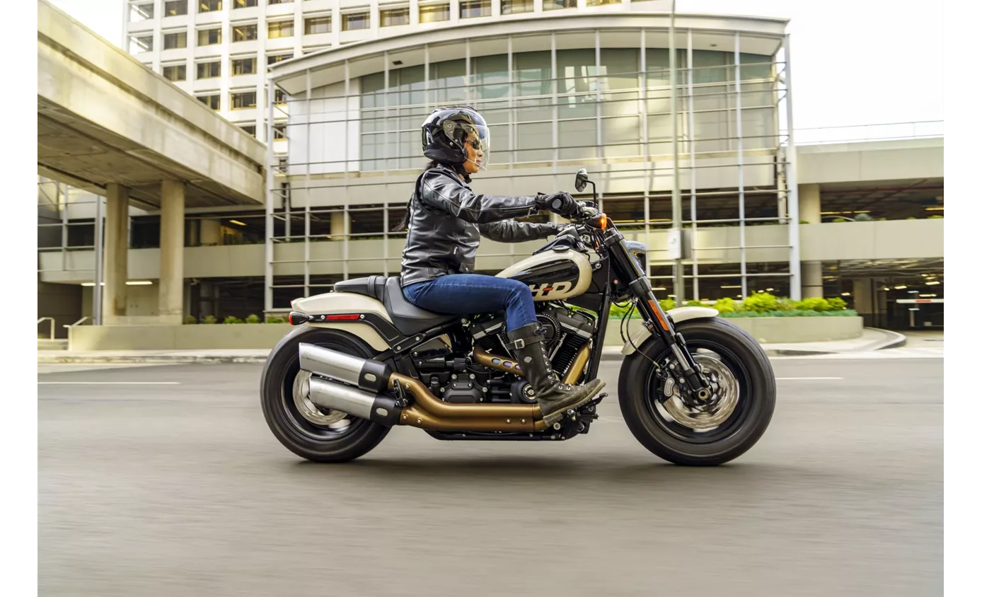 PARAMOTORE PER HARLEY Softail Sport Glide 18-23 HB4 nero Protezione PARAMOTORE PER HARLEY Softail Sport Glide 18-23 HB4 nero Protezione