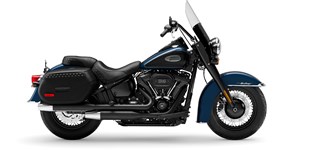 Harley-Davidson Softail Heritage Classic 114 FLHCS 2022 vs BMW R 18 B 2022