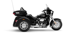 Harley-Davidson CVO Tri Glide FLHTCUTGSE 2022 vs Harley-Davidson Tri Glide Ultra FLHTCUTG 2022