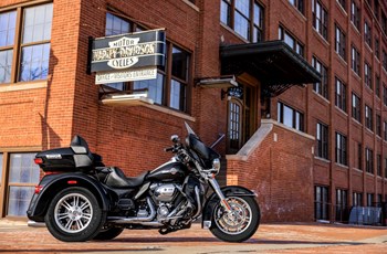 Harley-Davidson Tri Glide Ultra FLHTCUTG 2022 - Image 3