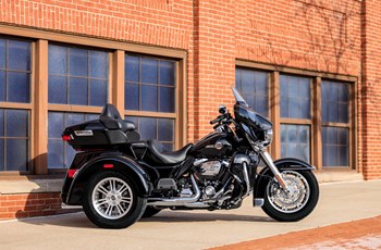 Harley-Davidson Tri Glide Ultra FLHTCUTG 2022 - Image 6