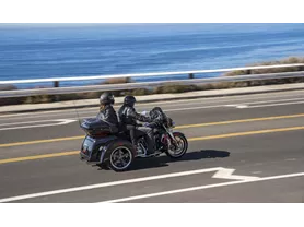 Harley-Davidson CVO Tri Glide FLHTCUTGSE