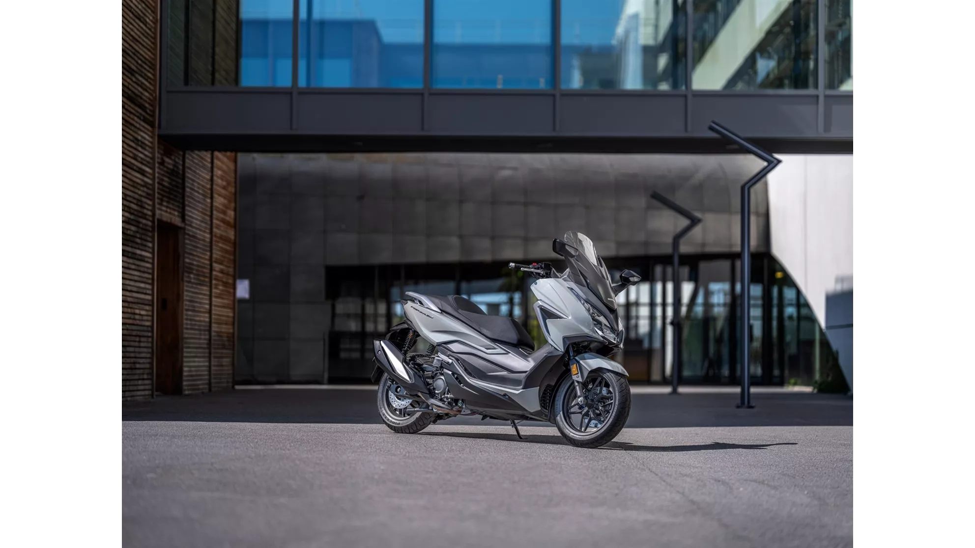 Honda Forza 350 - Image 16 Honda Forza 350 - Image 16