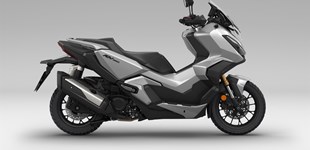 Can-Am Maverick Max X RS Turbo RR Smart-Shox 2024 vs Honda ADV350 2022 Can-Am Maverick Max X RS Turbo RR Smart-Shox 2024 vs Honda ADV350 2022