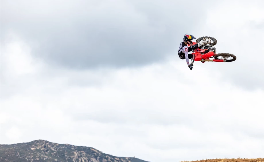 Honda CRF250R Bild 7: Honda CRF250R