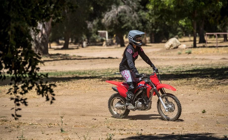 Honda CRF125F Bild 3: Honda CRF125F