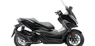 Honda Forza 125 2022 vs Husqvarna Svartpilen 125 2022