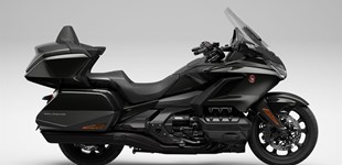 Triumph Tiger 1200 Rally Explorer 2022 vs Honda GL 1800 Goldwing Tour DCT 2022