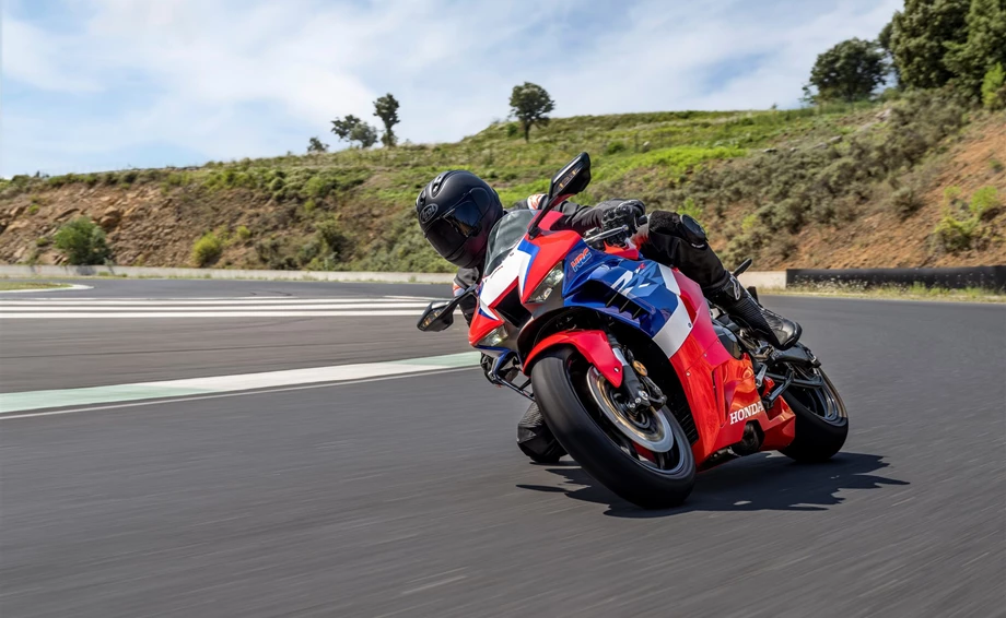 Honda CBR1000RR-R Fireblade Bild 2: Honda CBR1000RR-R Fireblade
