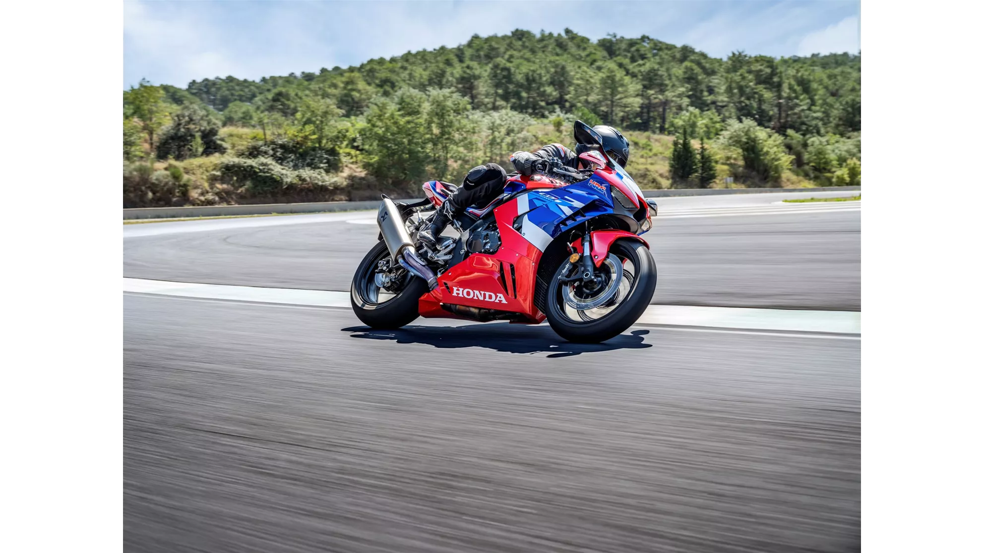 Honda CBR1000RR-R Fireblade - Image 2 Honda CBR1000RR-R Fireblade - Image 2