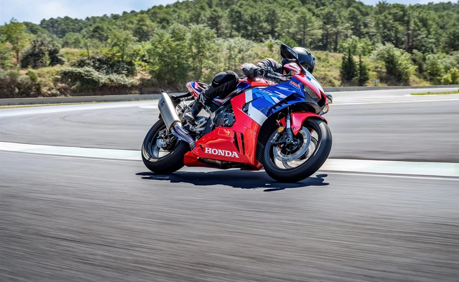 Honda CBR1000RR-R Fireblade Bild 3: Honda CBR1000RR-R Fireblade