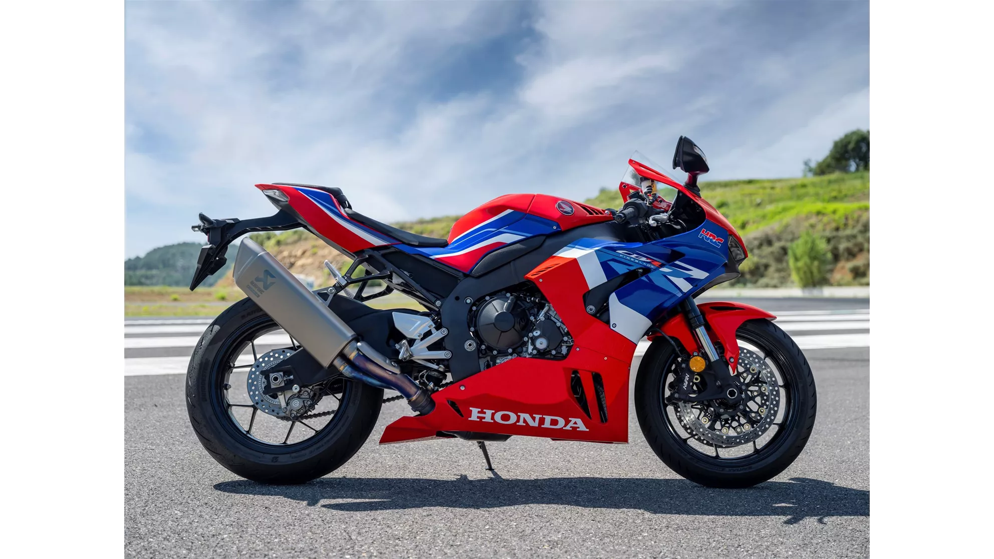 Honda CBR1000RR-R Fireblade - Image 4 Honda CBR1000RR-R Fireblade - Image 4