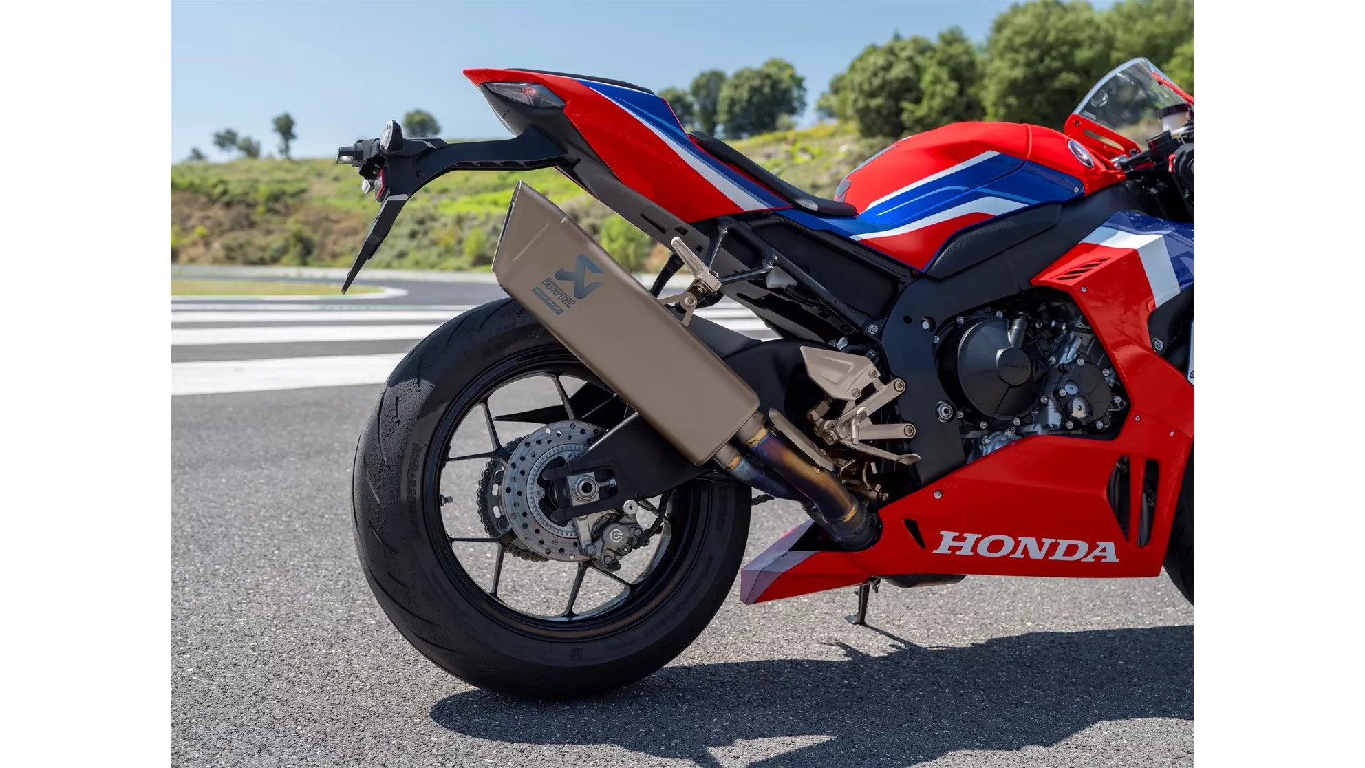 Honda CBR1000RR-R Fireblade - Image 5 Honda CBR1000RR-R Fireblade - Image 5