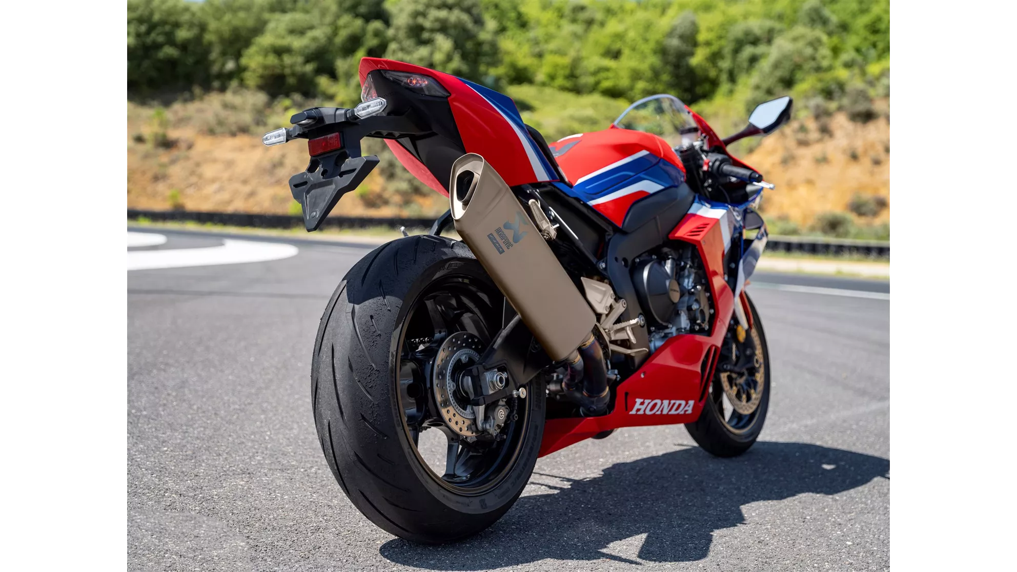 Honda CBR1000RR-R Fireblade - Image 6 Honda CBR1000RR-R Fireblade - Image 6