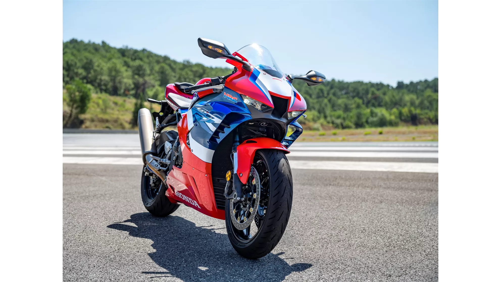 Honda CBR1000RR-R Fireblade - Image 7 Honda CBR1000RR-R Fireblade - Image 7