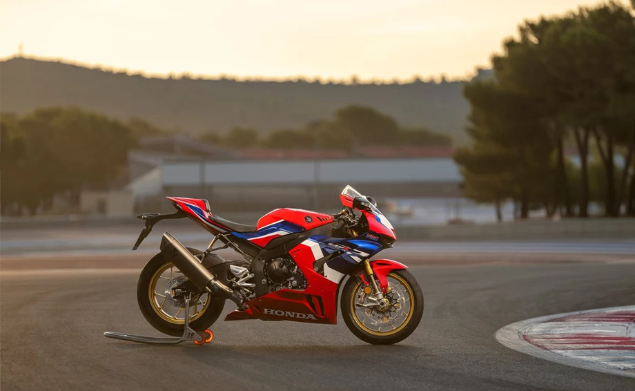 Honda CBR1000RR-R Fireblade SP Bild 11: Honda CBR1000RR-R Fireblade SP