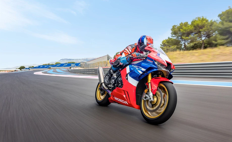 Honda CBR1000RR-R Fireblade SP Bild 17: Honda CBR1000RR-R Fireblade SP