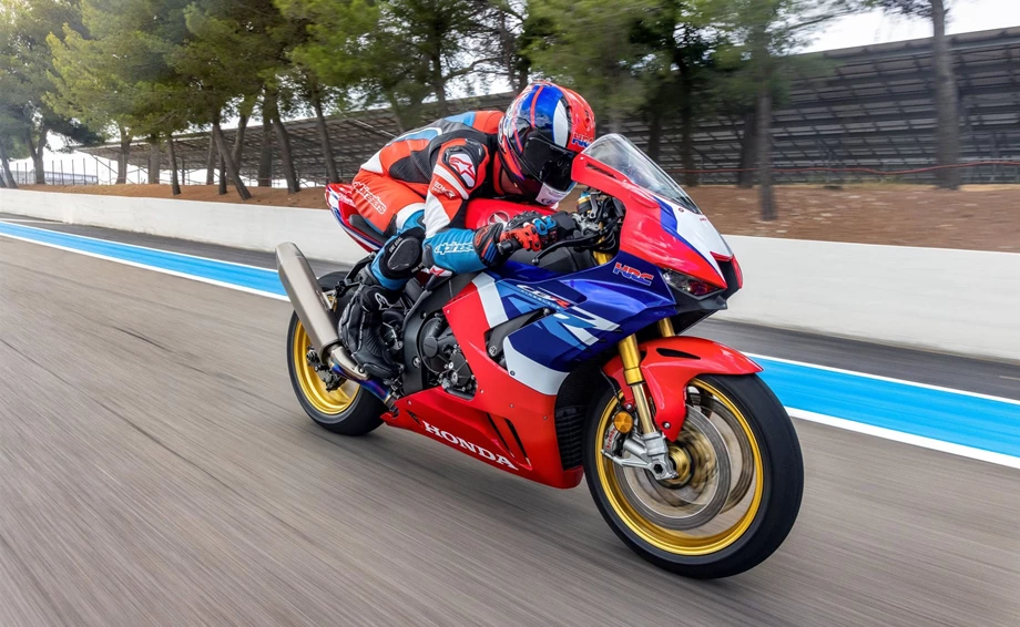 Honda CBR1000RR-R Fireblade SP Bild 21: Honda CBR1000RR-R Fireblade SP