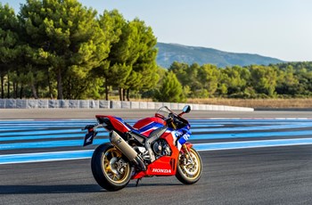 Honda CBR1000RR-R Fireblade SP 2022 - Bild 24 Honda CBR1000RR-R Fireblade SP 2022 - Bild 24