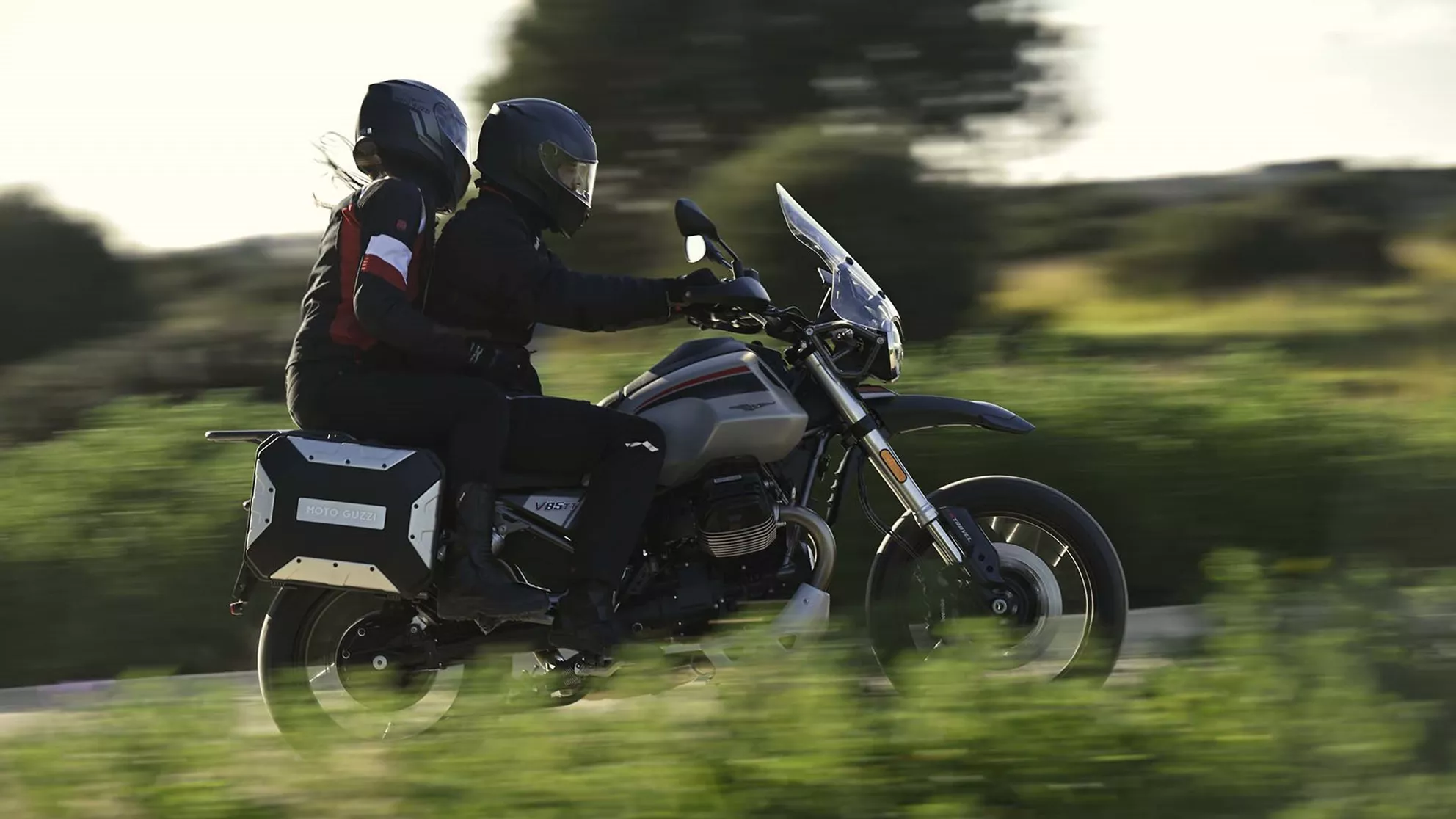 Moto Guzzi V85 TT Travel - Image 2 Moto Guzzi V85 TT Travel - Image 2