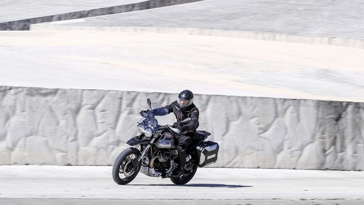 Moto Guzzi V85 TT Travel () - Bild 4