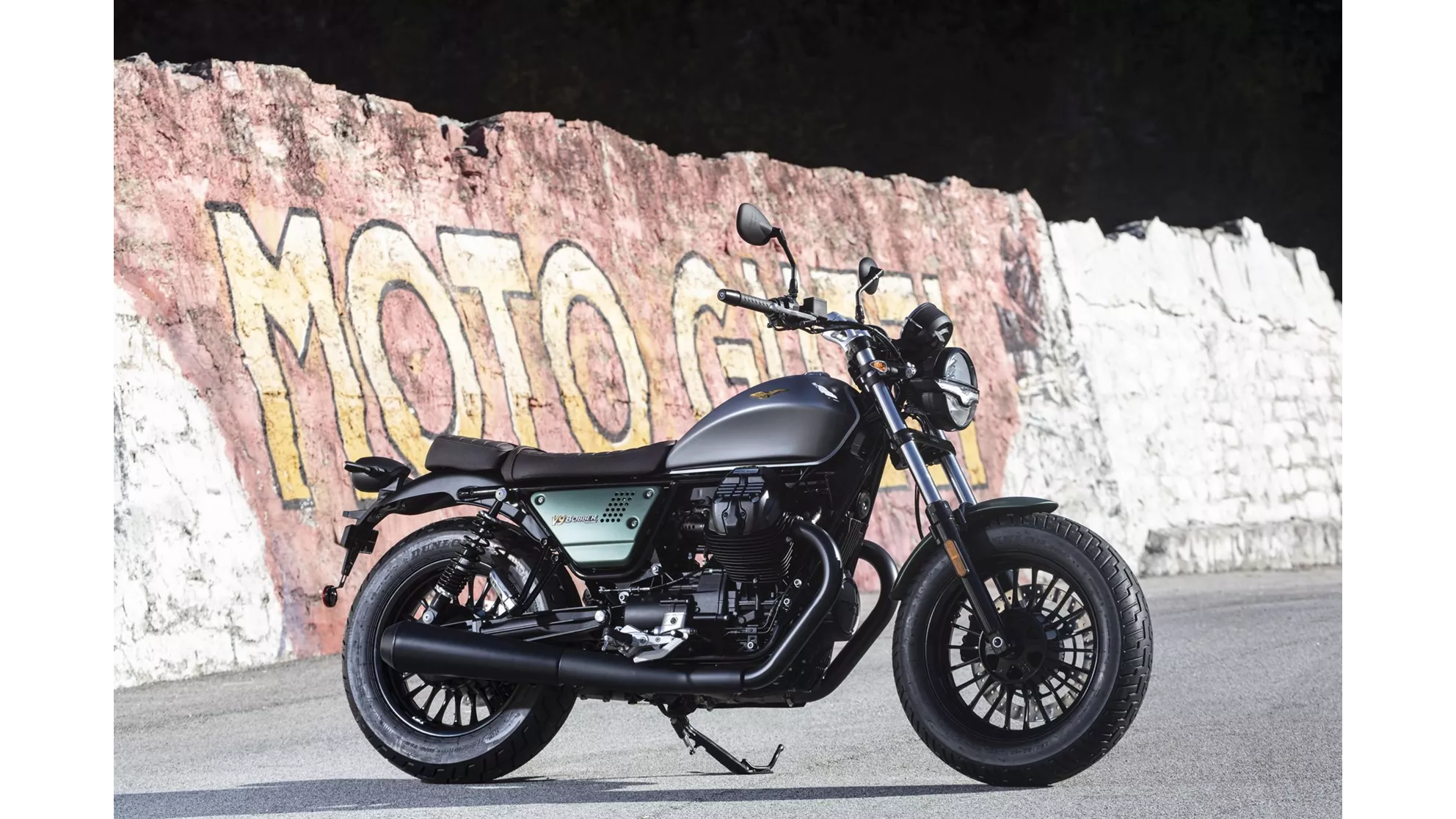 Moto Guzzi V9 Bobber Centenario - Image 1 Moto Guzzi V9 Bobber Centenario - Image 1