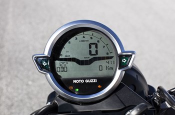 Moto Guzzi V9 Bobber Centenario 2022 - Bild 9