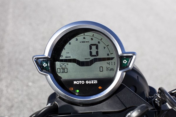 Moto Guzzi V9 Bobber Centenario () - Bild 8