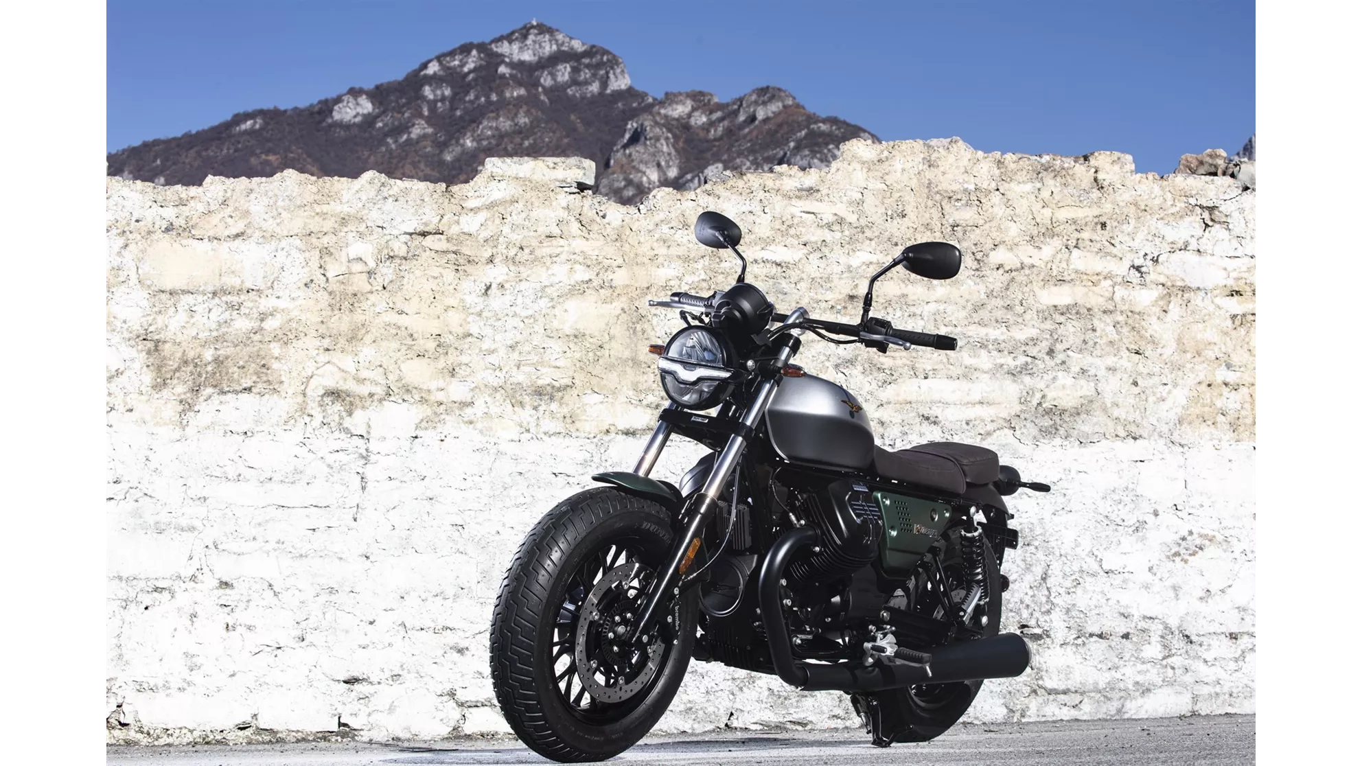 Moto Guzzi V9 Bobber Centenario - Image 9 Moto Guzzi V9 Bobber Centenario - Image 9