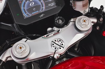 MV Agusta F3 800 Rosso 2022 - Bild 18 MV Agusta F3 800 Rosso 2022 - Bild 18