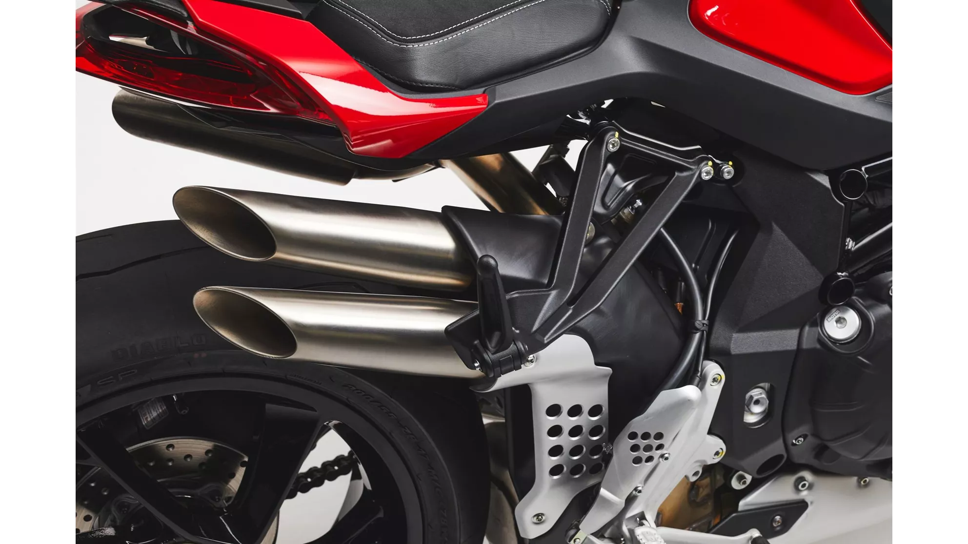 MV Agusta Brutale 1000 RS - Image 16 MV Agusta Brutale 1000 RS - Image 16