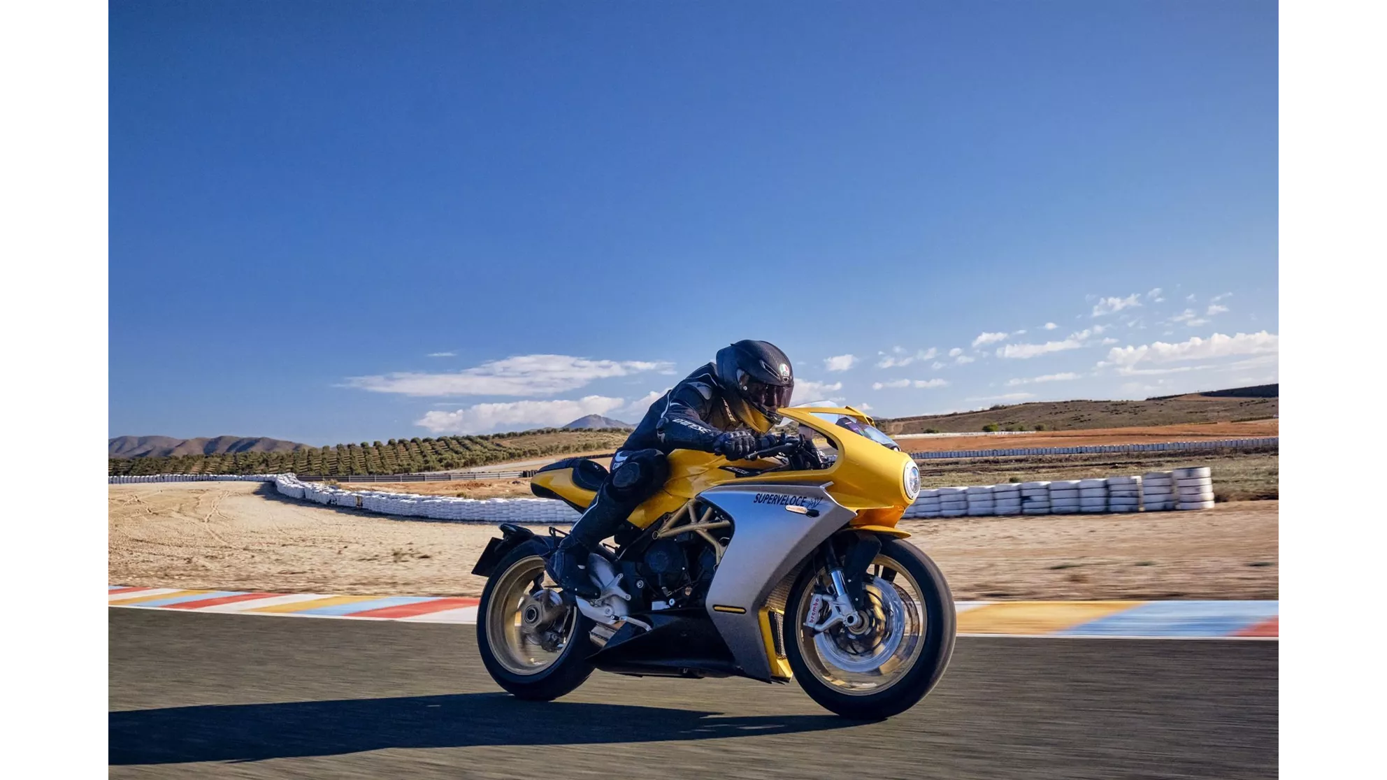 MV Agusta Superveloce 800 - Image 3 MV Agusta Superveloce 800 - Image 3