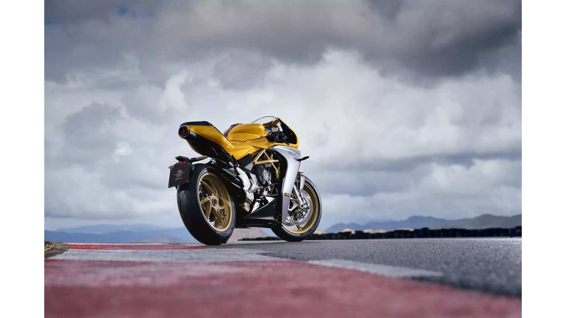 MV Agusta Superveloce 800 - Image 10 MV Agusta Superveloce 800 - Image 10