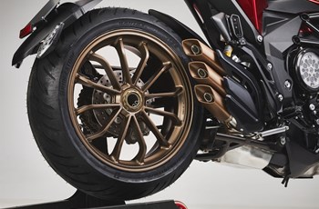 MV Agusta Turismo Veloce 800 Lusso SCS 2022 - Bild 12