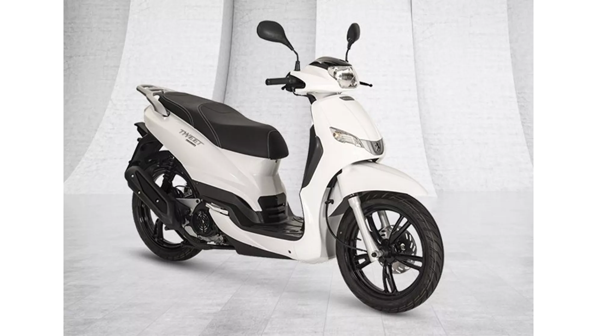 Peugeot Tweet 125 Active - Image 2 Peugeot Tweet 125 Active - Image 2