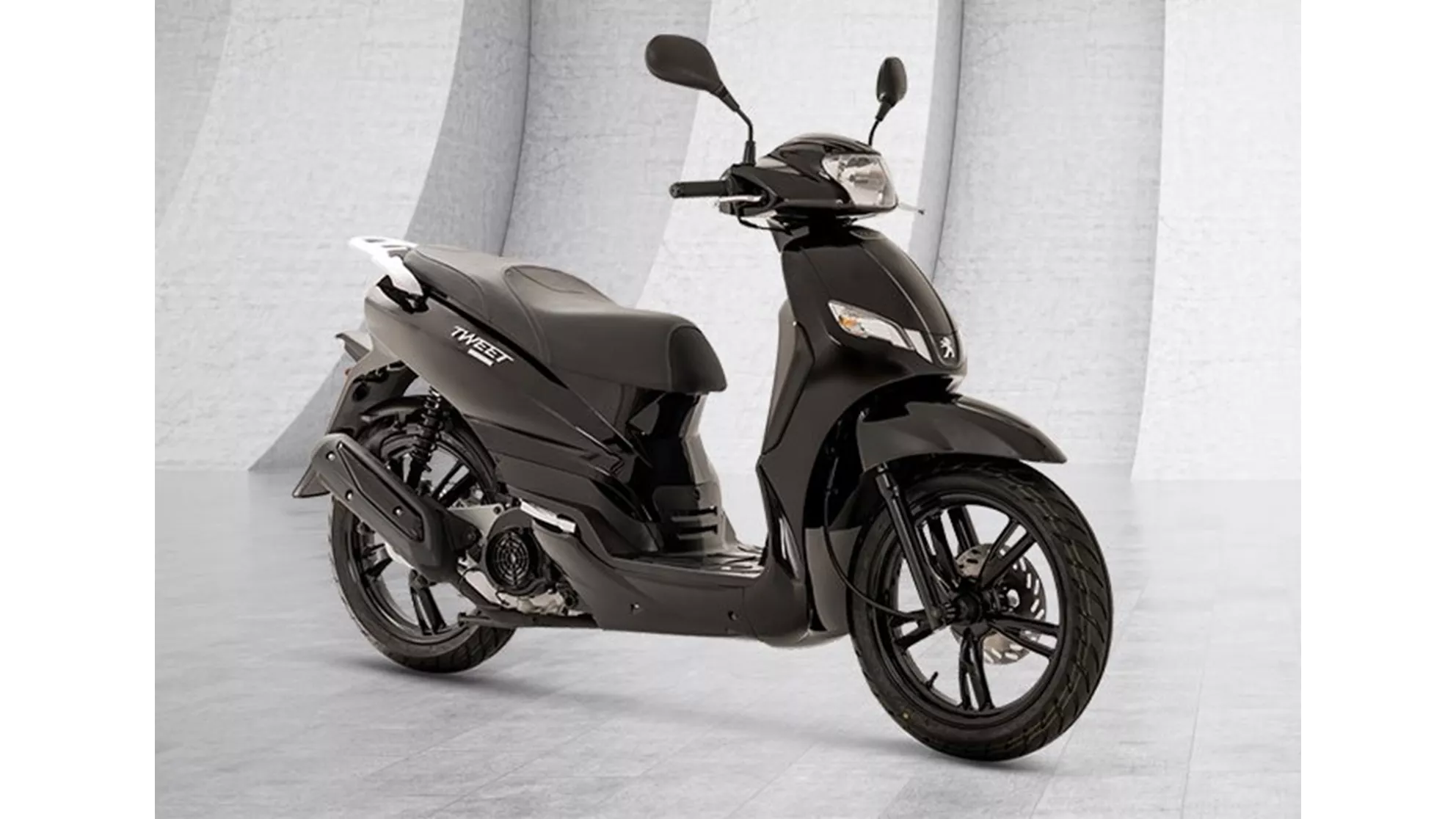 Peugeot Tweet 125 Active - Image 4 Peugeot Tweet 125 Active - Image 4