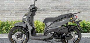 Peugeot Tweet 200 GT 2022 vs Honda SH150i 2023