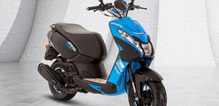 Peugeot Streetzone 50 10" Naked 2022 vs Peugeot Kisbee 50 4T Active 2021