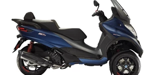 Piaggio MP3 400 2024 vs Piaggio MP3 500 Sport Advanced 2022 Piaggio MP3 400 2024 vs Piaggio MP3 500 Sport Advanced 2022