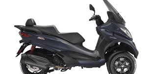 Piaggio MP3 400 Sport 2022 vs Peugeot Metropolis 400 2017