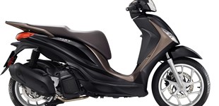 Honda SH300i 2016 vs Piaggio Medley 150 2022