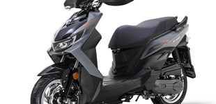 Sym Jet 4 RX 50i 2022 vs Herkules ATV 50 RS XXL 2009